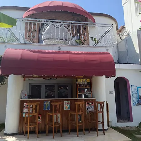 拉贝乐加套房酒店 3*