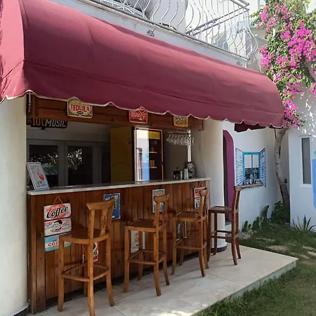 La Brezza & 3* אקיארלר