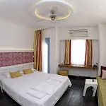 لا بريزا سويت 3* أكيارلار