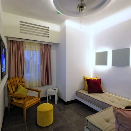 拉贝乐加套房酒店 3*