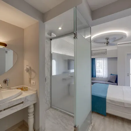 Hotel La Brezza & 3*