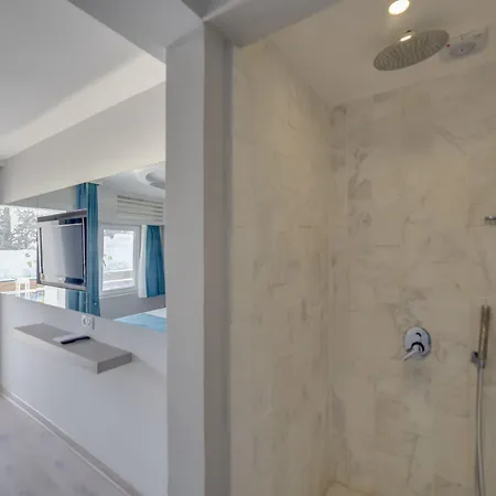 Hotel La Brezza &