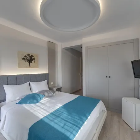 Hotel La Brezza &